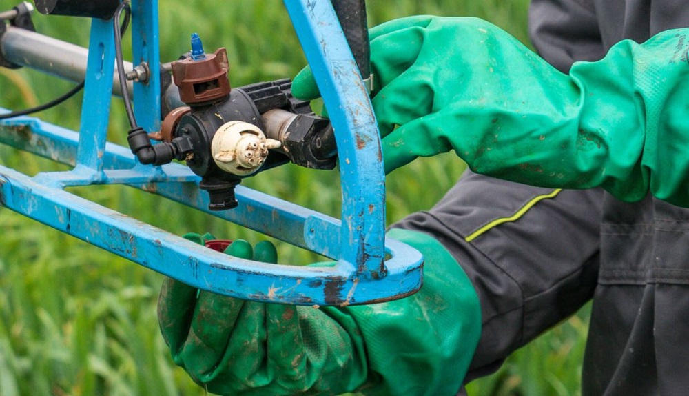 An AHDB monitor farmer fits a nozzle on a sprayer
